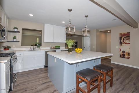 1217 Echo Ln, Phoenix, AZ 85020 photo 2