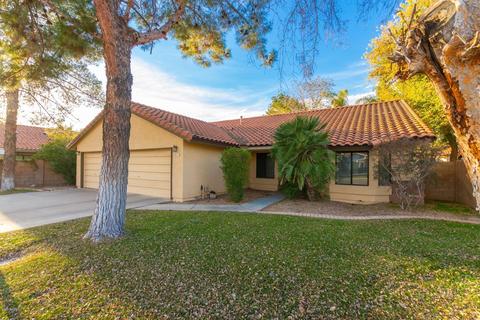 1318 E Clearwater Ln, Gilbert, AZ 85234 photo 1
