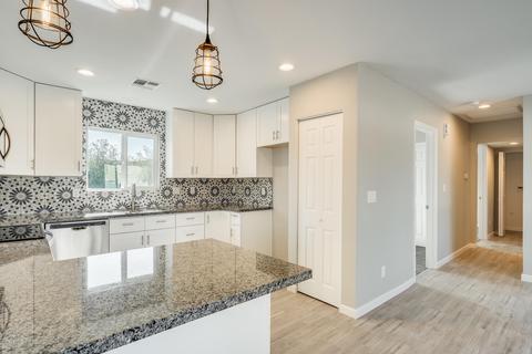 2811 E Siesta Ln, Phoenix, AZ 85050 photo 13