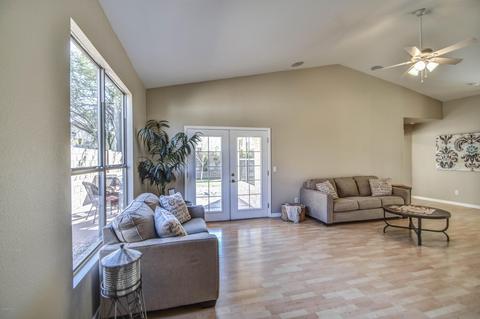 693 E Devon Dr, Gilbert, AZ 85296 photo 2