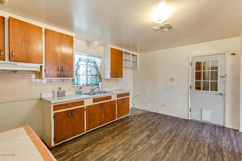 1822 E Lynne Ln, Phoenix, AZ 85042 photo 4