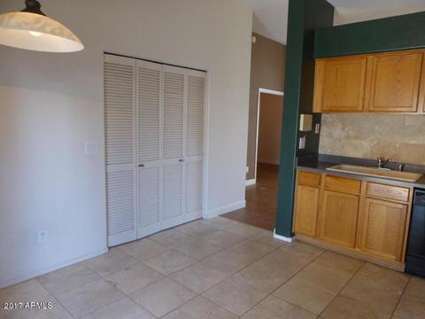 1712 E Robin Ln, Gilbert, AZ 85296 photo 4