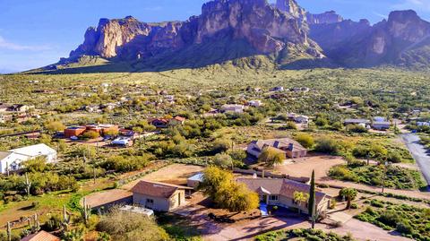 5892 E Pioneer St, Apache Junction, AZ 85119 photo 1