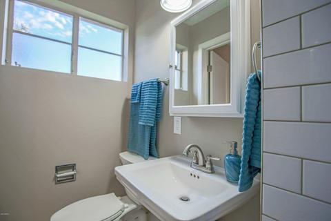 916 E Bethany Home Rd, Phoenix, AZ 85014 photo 9