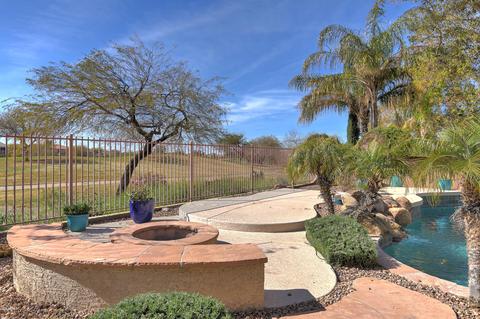 6586 S Crestview Dr, Gilbert, AZ 85298 photo 2