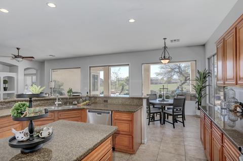 6586 S Crestview Dr, Gilbert, AZ 85298 photo 5