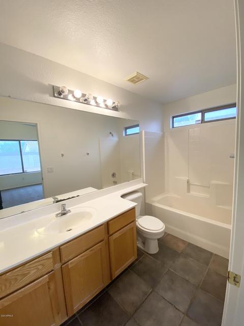 1710 E Desert Ln, Phoenix, AZ 85042 photo 9
