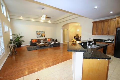 8817 S 10th Dr, Phoenix, AZ 85041 photo 10