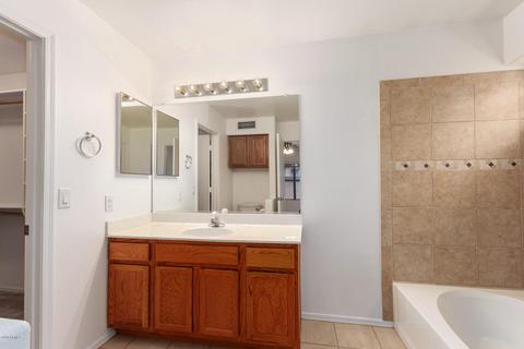 4704 E Lone Cactus Dr, Phoenix, AZ 85050 photo 11