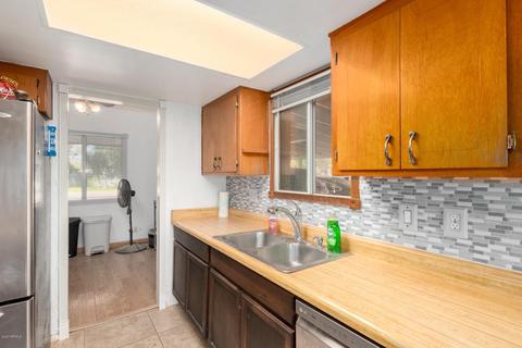 3813 E Laurel Ln, Phoenix, AZ 85028 photo 3