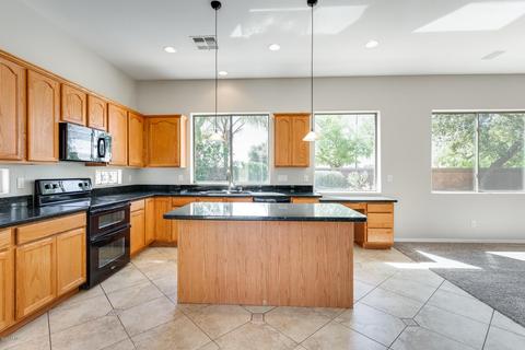697 E Julian Dr, Gilbert, AZ 85295 photo 2