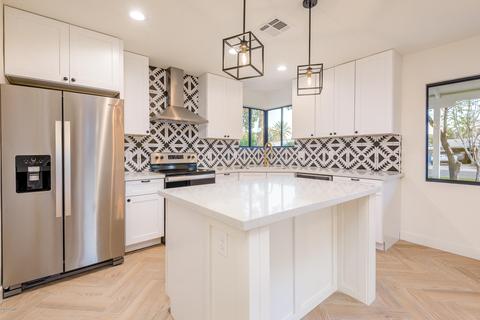 2824 E Avalon Dr, Phoenix, AZ 85016 photo 12