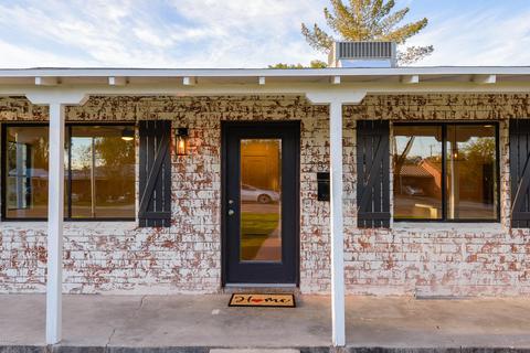 2824 E Avalon Dr, Phoenix, AZ 85016 photo 1