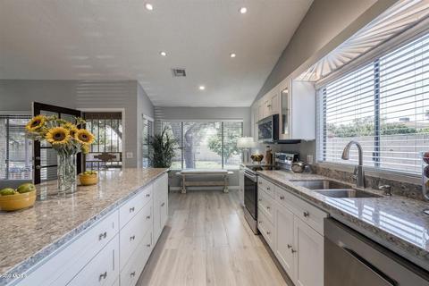 4701 E Paradise Ln, Phoenix, AZ 85032 photo 8
