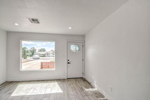 5637 N 8th Dr, Phoenix, AZ 85013 photo 10
