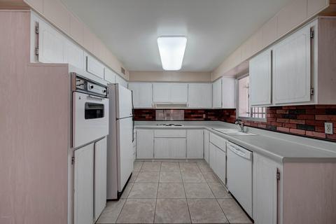 3308 N 80th Ln, Phoenix, AZ 85033 photo 2