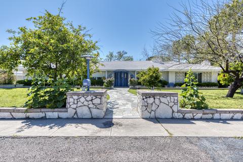 215 E Griswold Rd, Phoenix, AZ 85020 photo 2