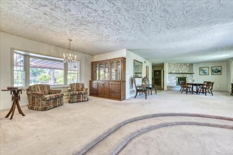 215 E Griswold Rd, Phoenix, AZ 85020 photo 8