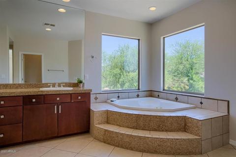 3662 E Crest Ln, Phoenix, AZ 85050 photo 12