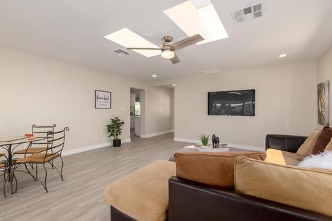 2313 E Laurel Ln, Phoenix, AZ 85028 photo 11