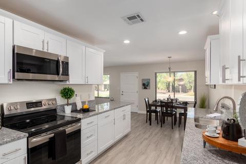 2313 E Laurel Ln, Phoenix, AZ 85028 photo 9