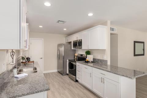 2313 E Laurel Ln, Phoenix, AZ 85028 photo 7