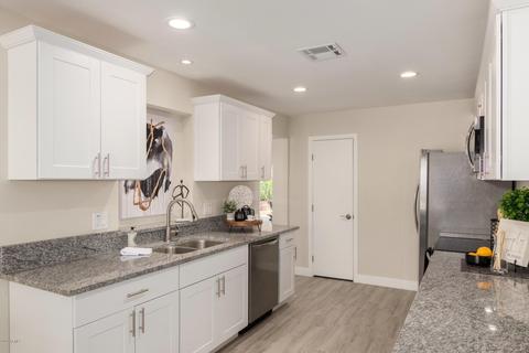 2313 E Laurel Ln, Phoenix, AZ 85028 photo 6