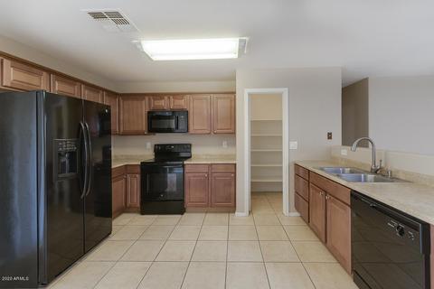 8831 S 4th St, Phoenix, AZ 85042 photo 2