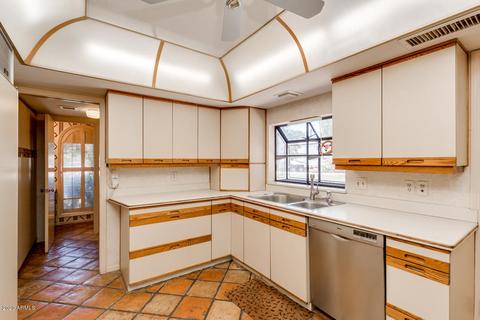214 E Cactus Wren Dr, Phoenix, AZ 85020 photo 8