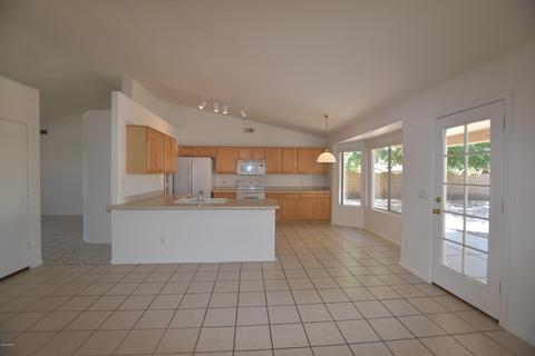 2872 E Morgan Dr, Gilbert, AZ 85295 photo 3