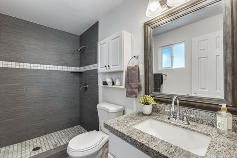 3802 E Winchcomb Dr, Phoenix, AZ 85032 photo 3