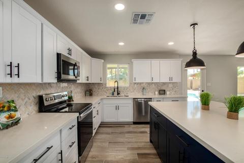 2225 E Laurel Ln, Phoenix, AZ 85028 photo 10