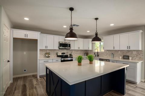 2225 E Laurel Ln, Phoenix, AZ 85028 photo 8