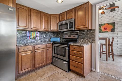 65 E Canterbury Ct, Phoenix, AZ 85022 photo 3