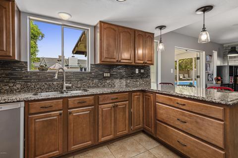 65 E Canterbury Ct, Phoenix, AZ 85022 photo 4