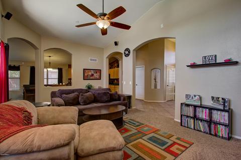 2015 E Smoke Tree Rd, Gilbert, AZ 85296 photo 4