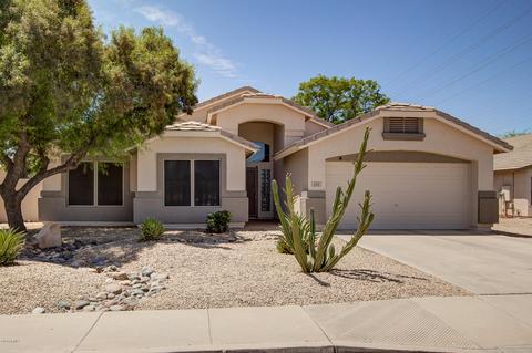 2015 E Smoke Tree Rd, Gilbert, AZ 85296 photo 1