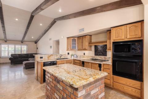 637 E Desert Ln, Gilbert, AZ 85234 photo 12
