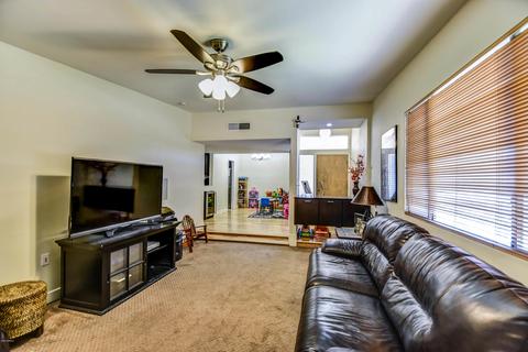 3746 E Laurel Ln, Phoenix, AZ 85028 photo 5
