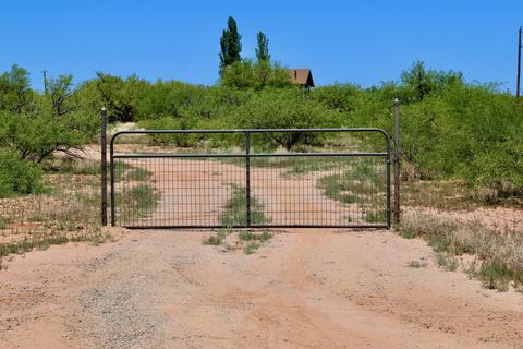 8687 E Chandler Ln, Hereford, AZ 85615 photo 2