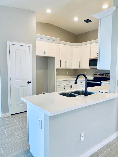2547 E Illini St, Phoenix, AZ 85040 photo 4