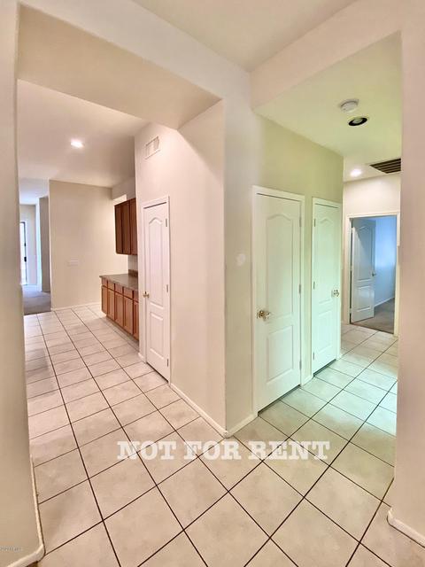 5023 E Robin Ln, Phoenix, AZ 85054 photo 10