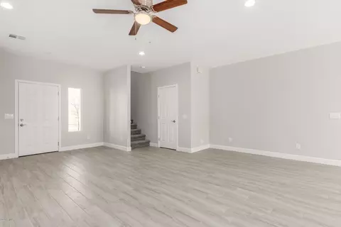 904 E Odeum Ln, Phoenix, AZ 85040 photo 9