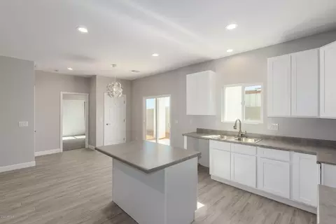 904 E Odeum Ln, Phoenix, AZ 85040 photo 17