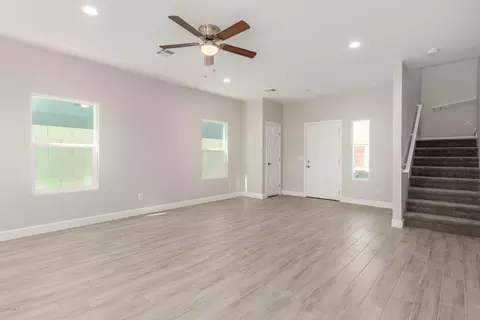 904 E Odeum Ln, Phoenix, AZ 85040 photo 8