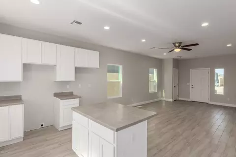 904 E Odeum Ln, Phoenix, AZ 85040 photo 12