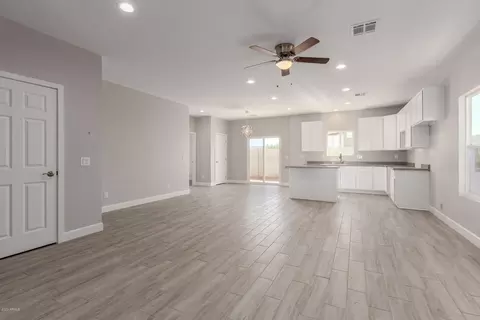 904 E Odeum Ln, Phoenix, AZ 85040 photo 6