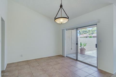 5214 E Saguaro Cir, Phoenix, AZ 85044 photo 10