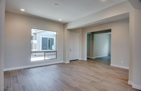 3324 E Robin Ln, Phoenix, AZ 85050 photo 4