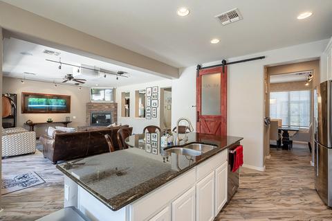 3936 E Half Hitch Pl, Phoenix, AZ 85050 photo 13
